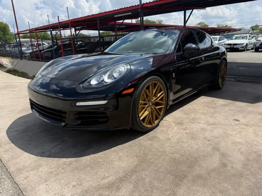 2016 Porsche Panamera S photo 1