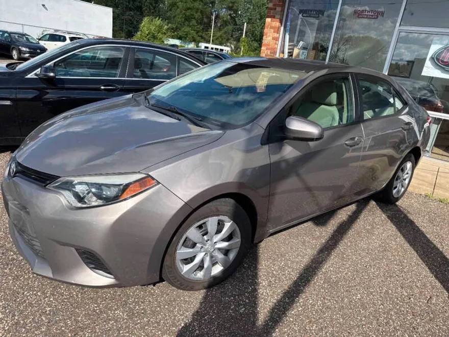 2014 Toyota Corolla LE photo 1