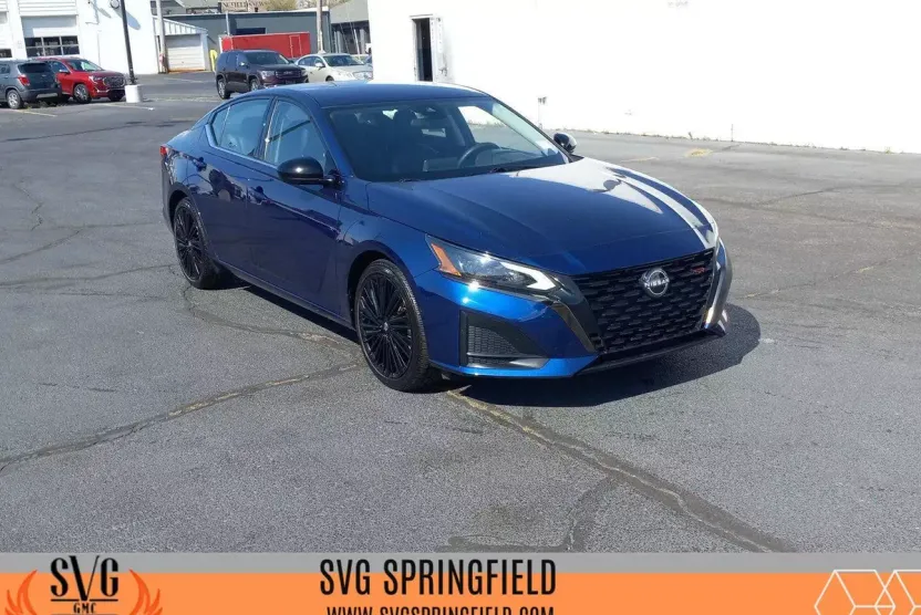 2023 Nissan Altima 2.5 SR photo 1