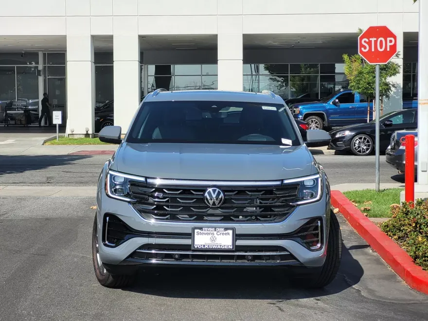 2024 Volkswagen Atlas Cross Sport SEL R-Line photo 1