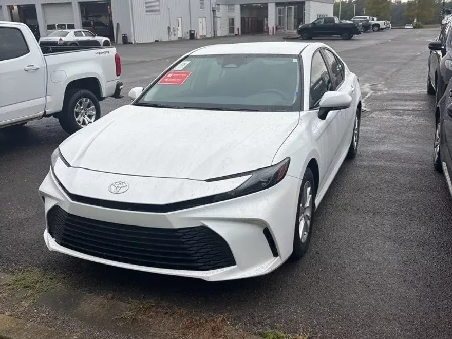 2025 Toyota Camry LE photo 1