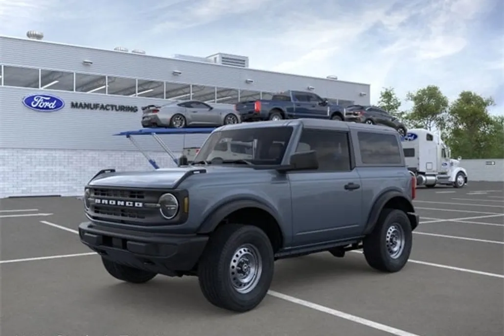 2025 Ford Bronco Base photo 1
