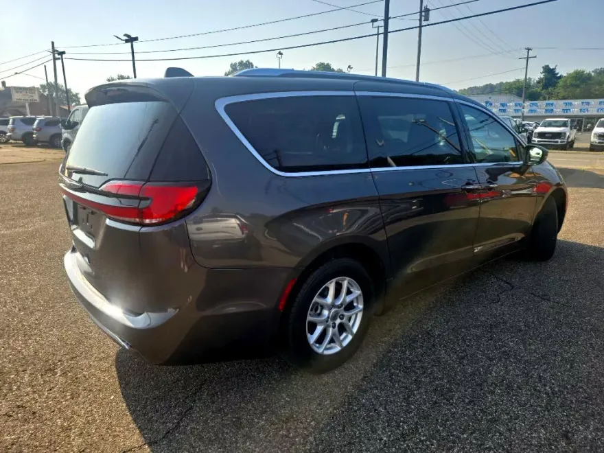 2021 Chrysler Pacifica Touring L photo 1