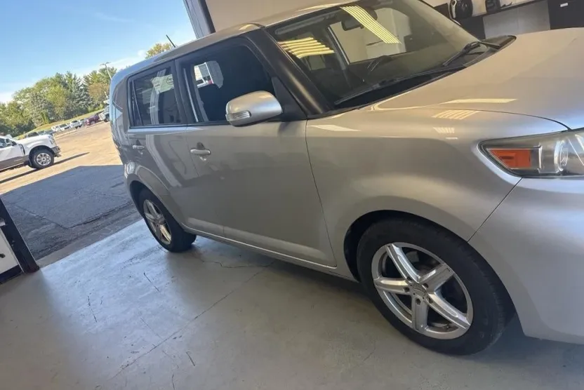 2011 Scion xB Base photo 1