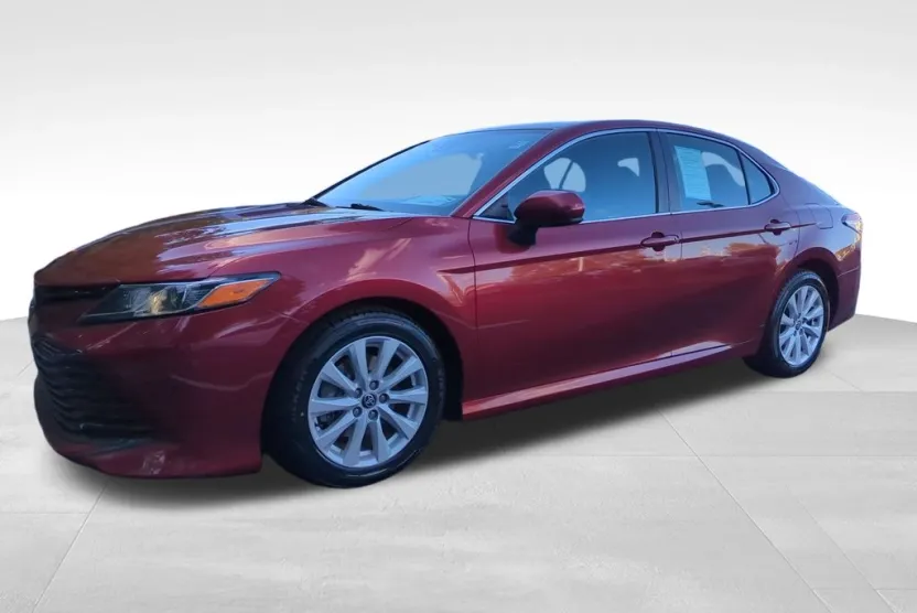 2020 Toyota Camry LE photo 1