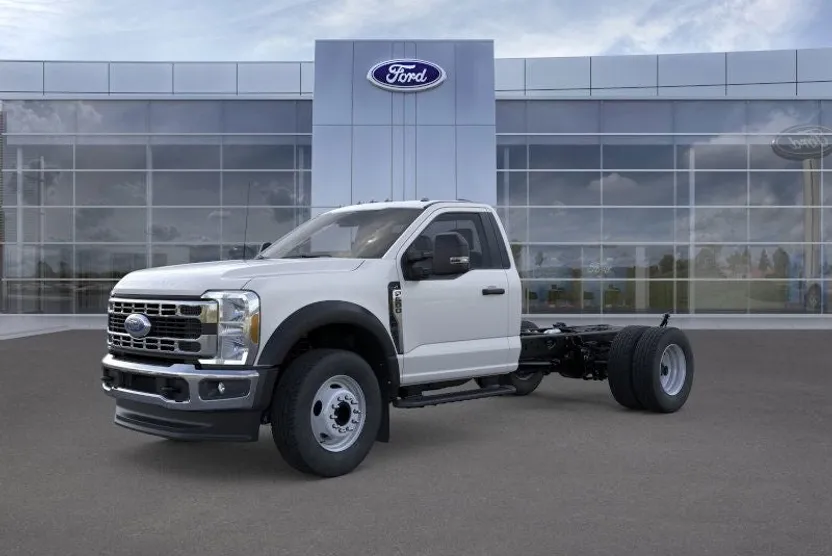 2025 Ford F-600 photo 1