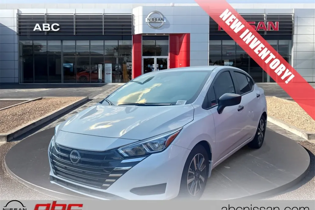 2024 Nissan Versa 1.6 S photo 1