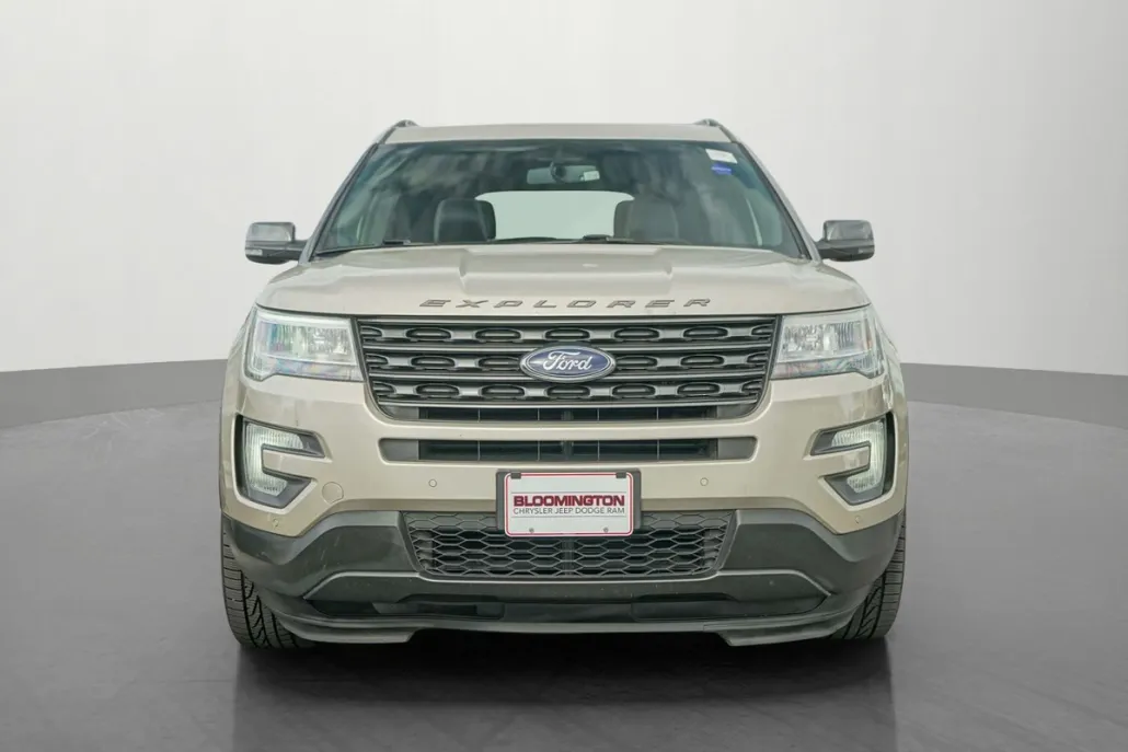 2017 Ford Explorer XLT photo 1