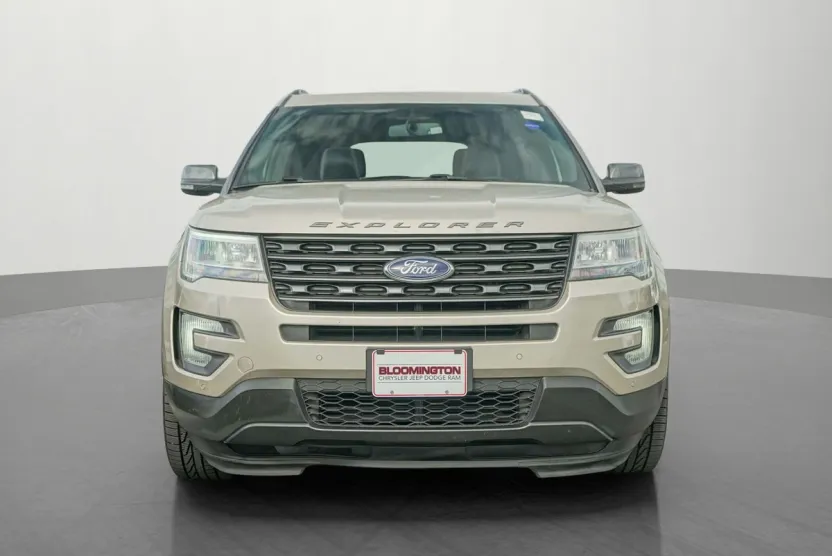 2017 Ford Explorer XLT photo 1