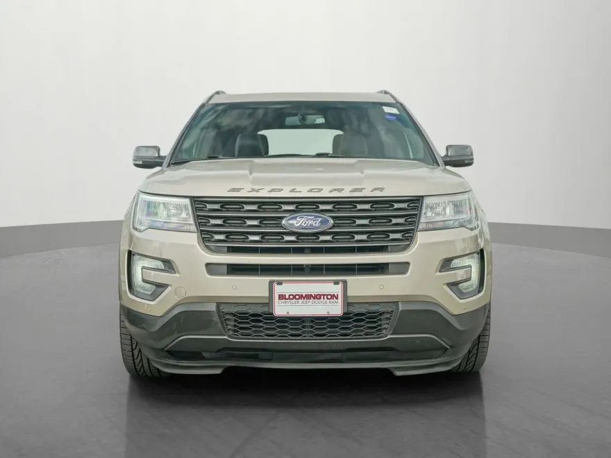 2017 Ford Explorer XLT photo 1