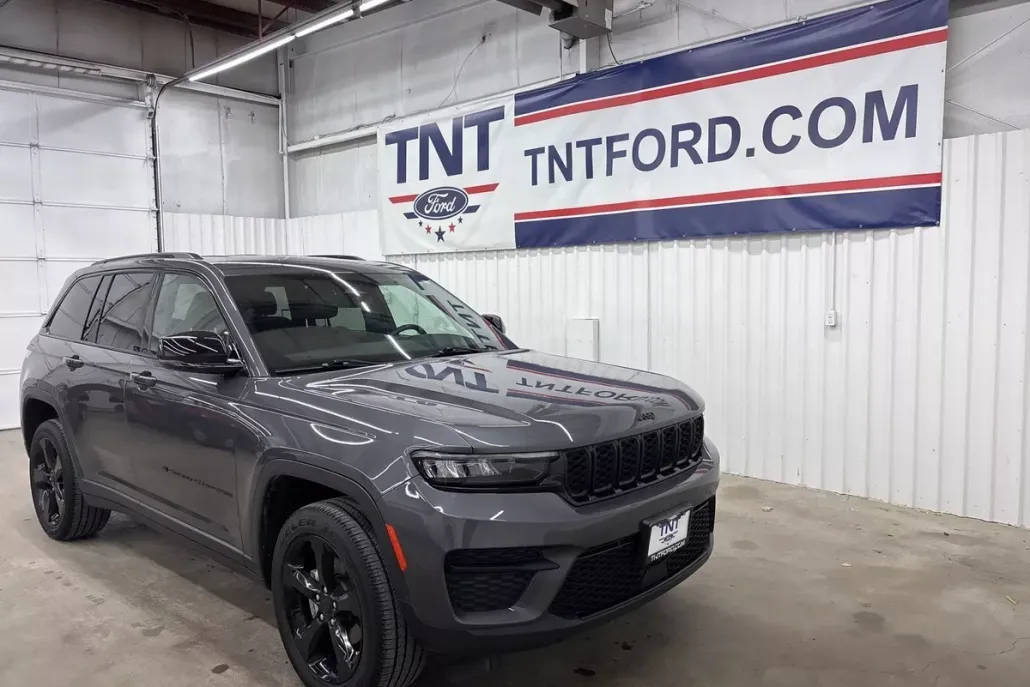 2023 Jeep Grand Cherokee Altitude photo 1