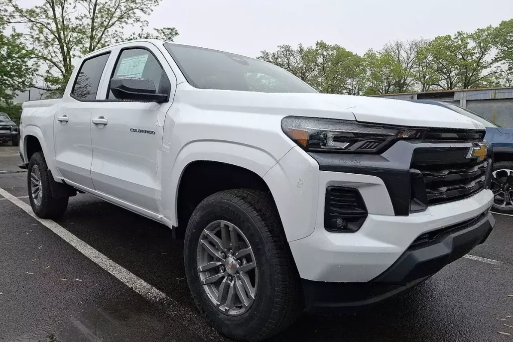2025 Chevrolet Colorado Work Truck LT photo 1