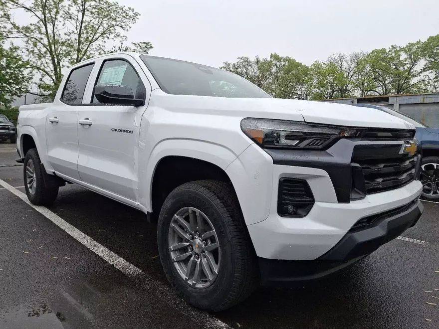 2025 Chevrolet Colorado Work Truck LT photo 1