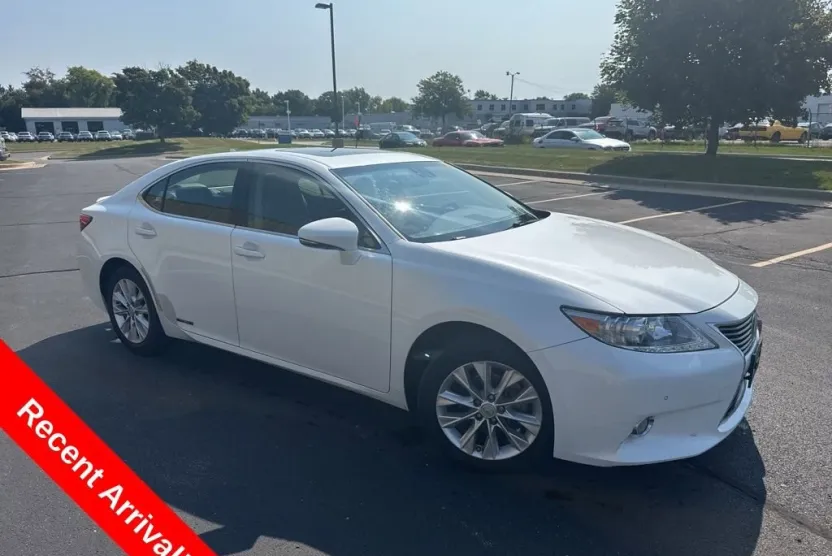 2013 Lexus ES 300h photo 1