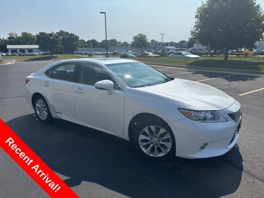 2013 Lexus ES 300h photo 1