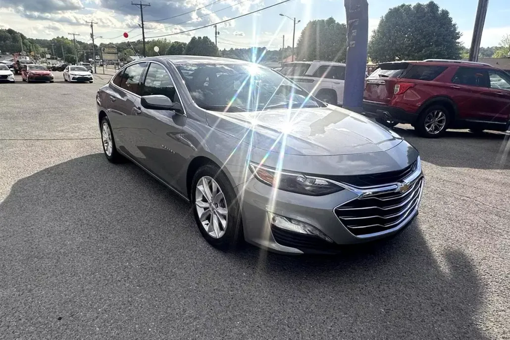 2023 Chevrolet Malibu 1LT photo 1
