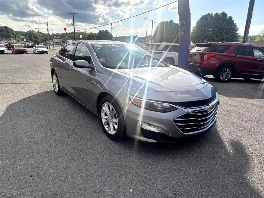 2023 Chevrolet Malibu 1LT photo 1