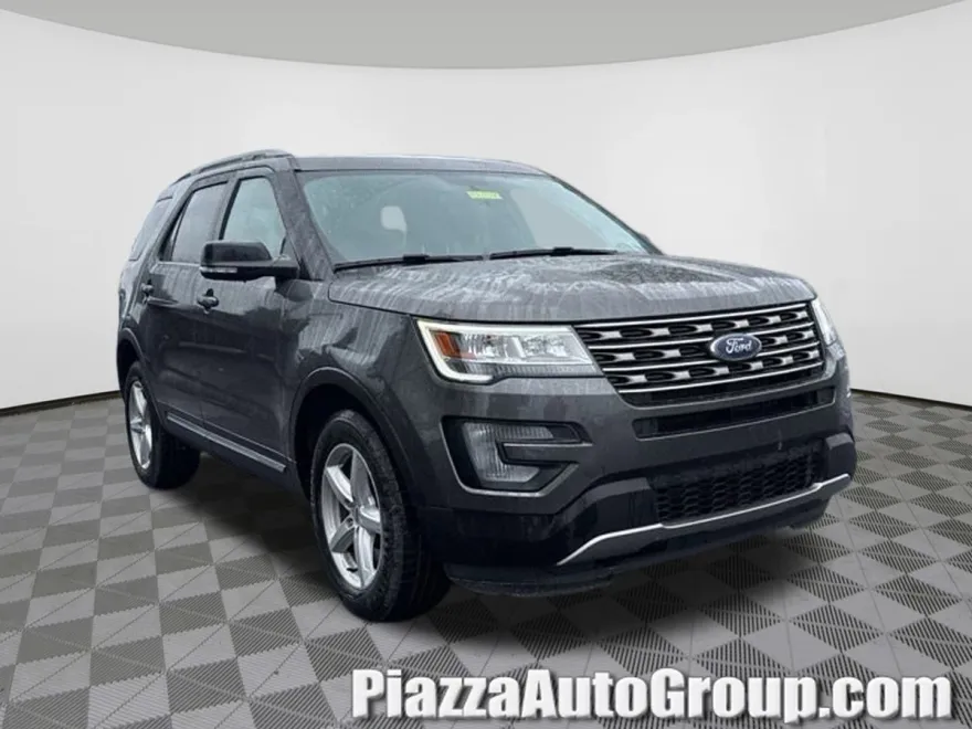 2017 Ford Explorer XLT photo 1