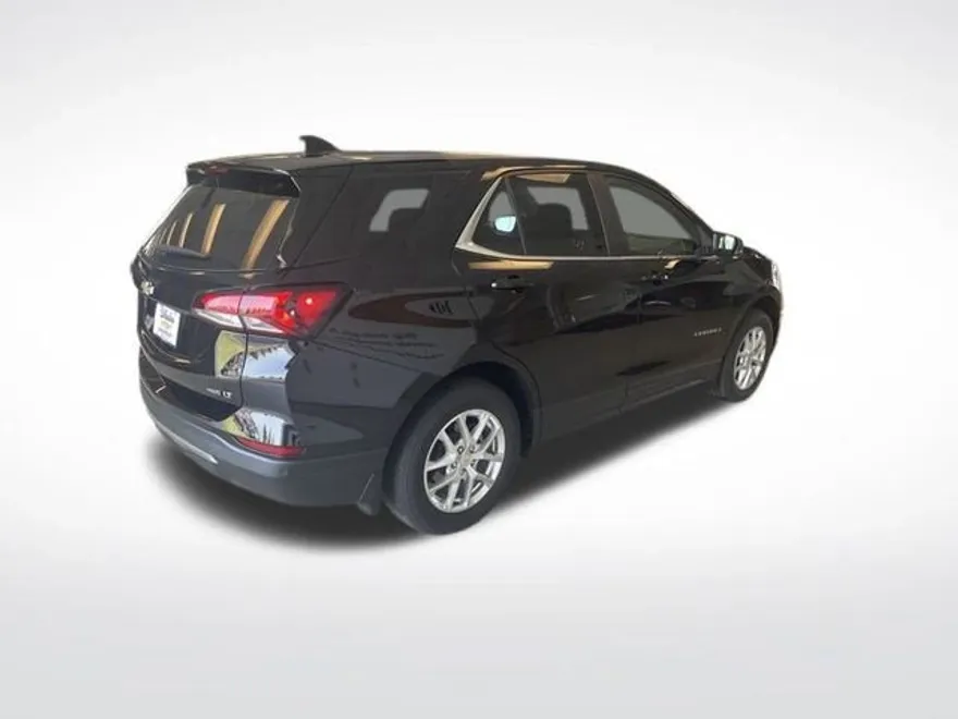 2022 Chevrolet Equinox LT photo 1