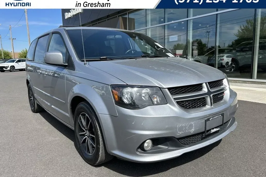 2016 Dodge Grand Caravan R/T photo 1