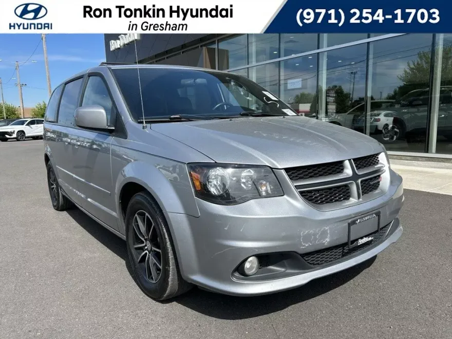 2016 Dodge Grand Caravan R/T photo 1