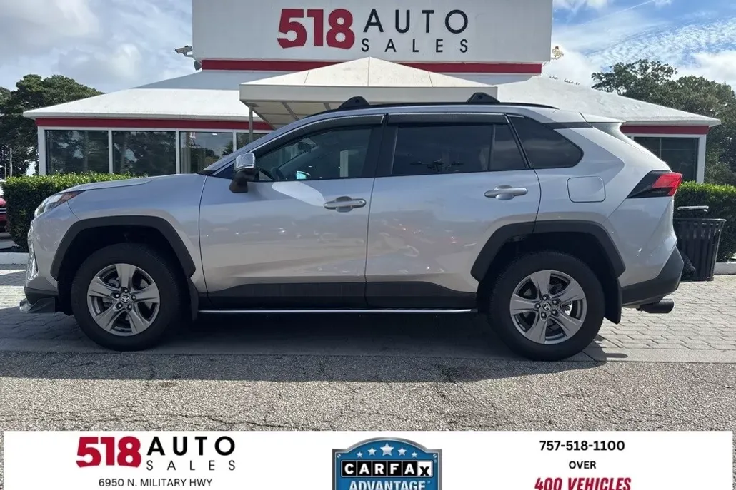 2022 Toyota RAV4 XLE photo 1