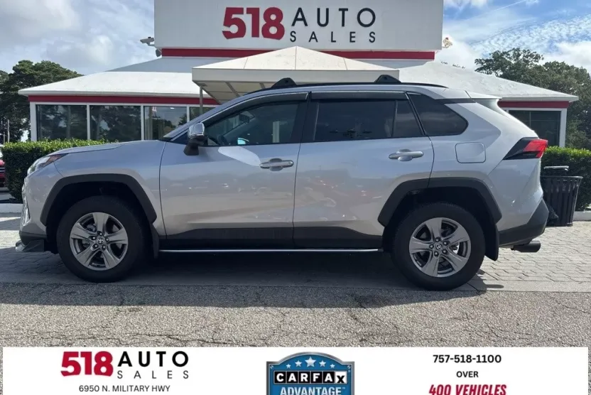 2022 Toyota RAV4 XLE photo 1