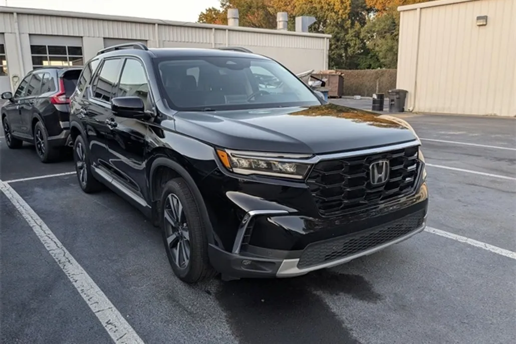 2023 Honda Pilot Touring photo 1
