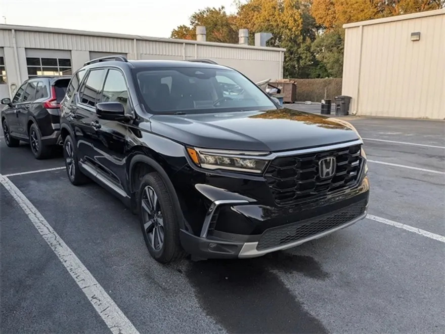 2023 Honda Pilot Touring photo 1
