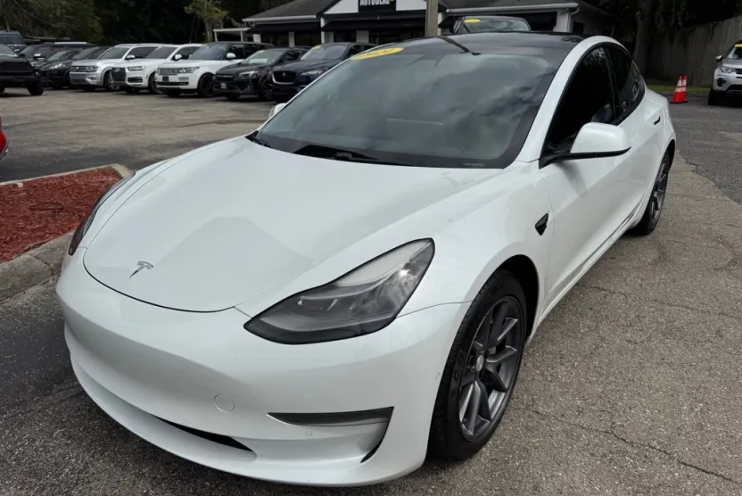 2021 Tesla Model 3 Long Range photo 1