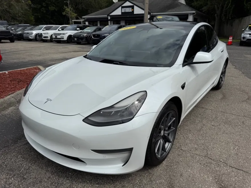 2021 Tesla Model 3 Long Range photo 1