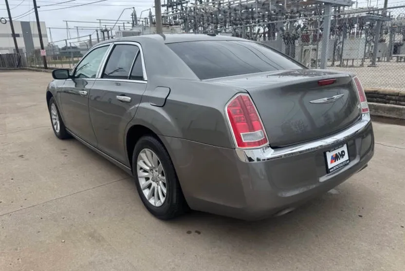 2012 Chrysler 300 Base photo 1