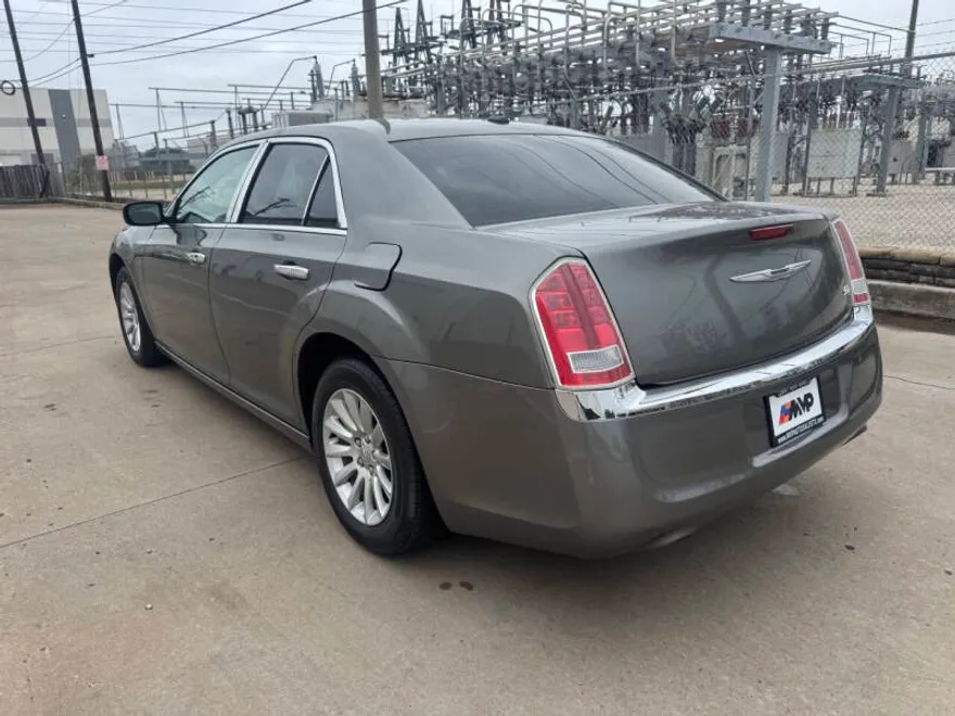 2012 Chrysler 300 Base photo 1
