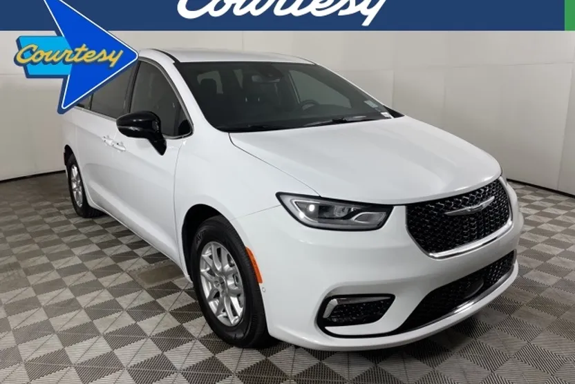 2025 Chrysler Pacifica photo 1