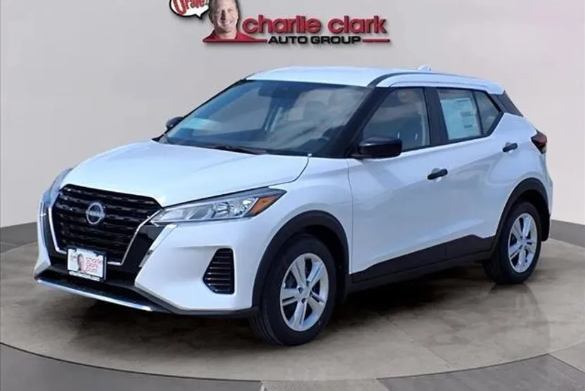 2025 Nissan Kicks Play S photo 1