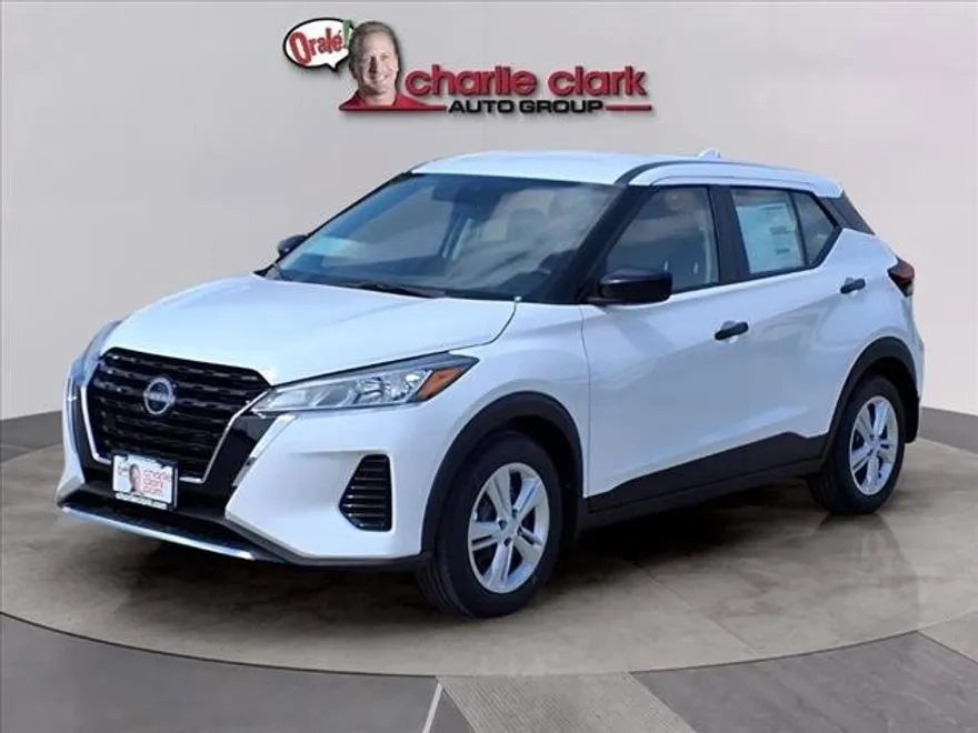 2025 Nissan Kicks Play S photo 1