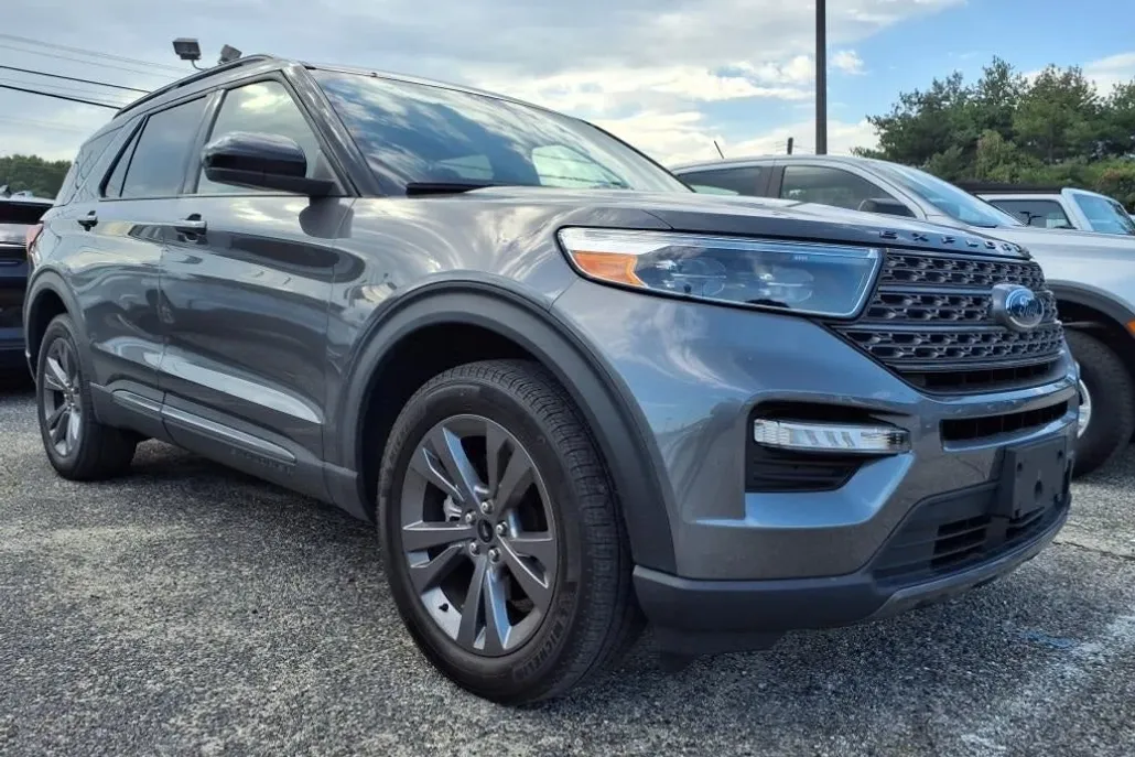 2022 Ford Explorer XLT photo 1