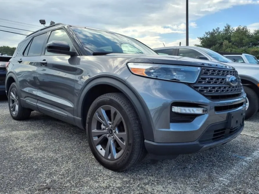 2022 Ford Explorer XLT photo 1