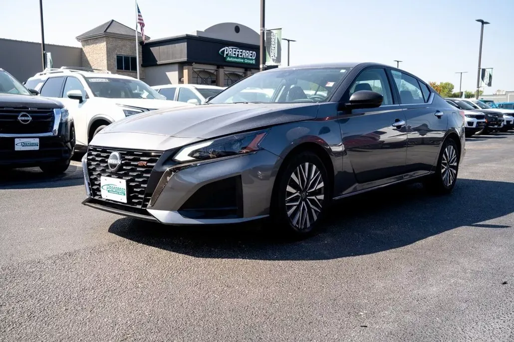 2024 Nissan Altima 2.5 SV photo 1