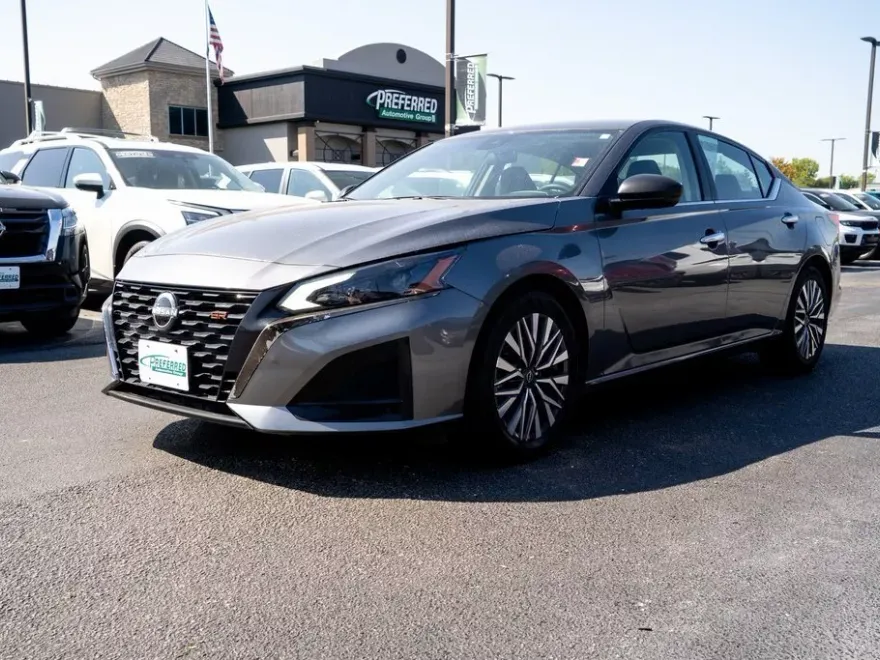 2024 Nissan Altima 2.5 SV photo 1