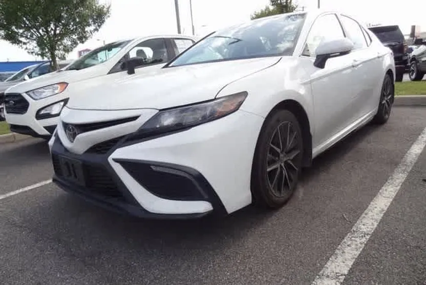 2024 Toyota Camry SE photo 1