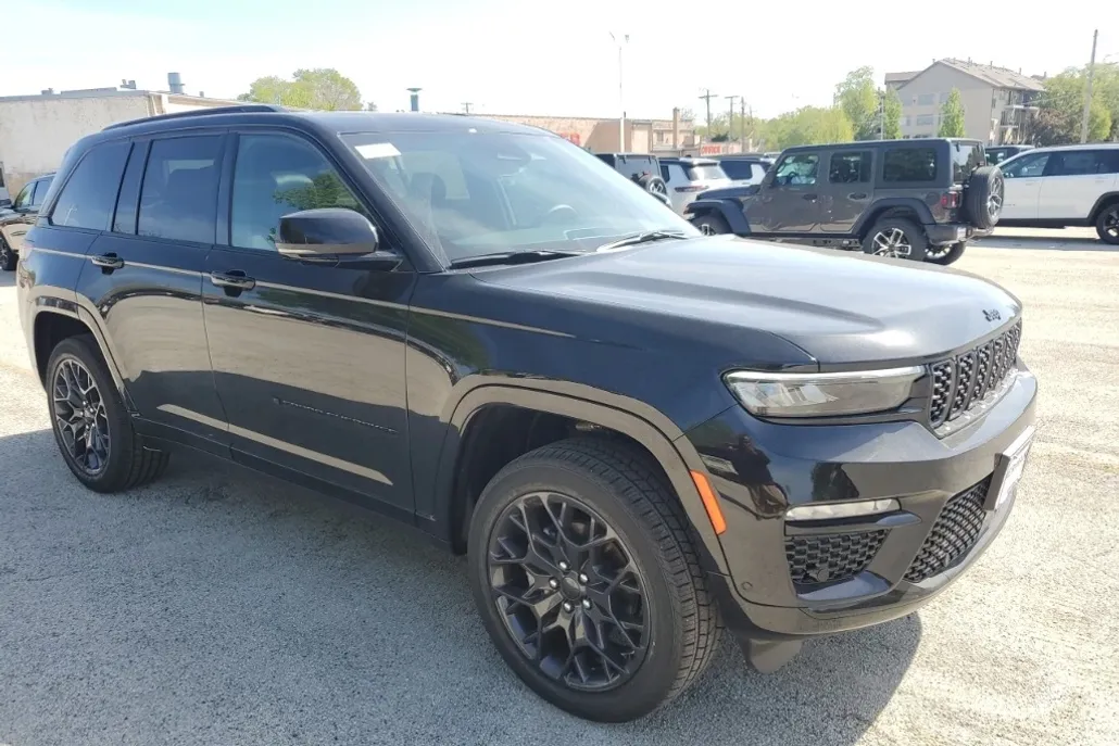 2025 Jeep Grand Cherokee Summit photo 1