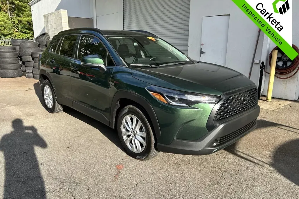 2022 Toyota Corolla Cross LE photo 1