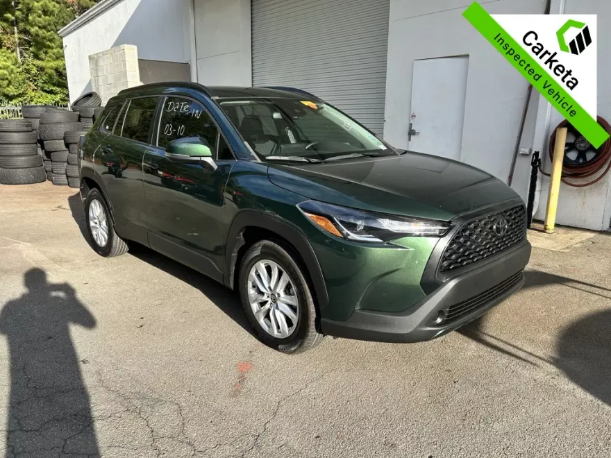 2022 Toyota Corolla Cross LE photo 1