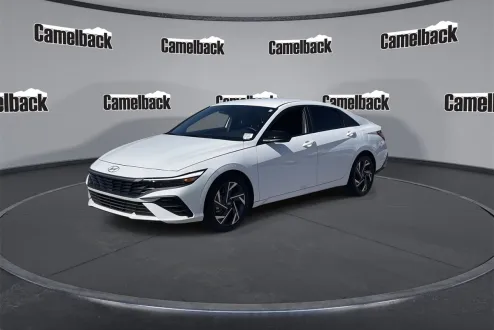 2025 Hyundai Elantra SEL Sport photo 3