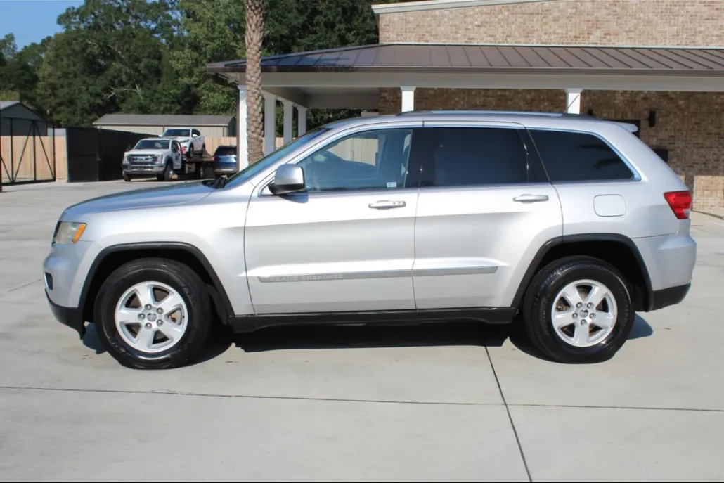 2011 Jeep Grand Cherokee Laredo photo 1