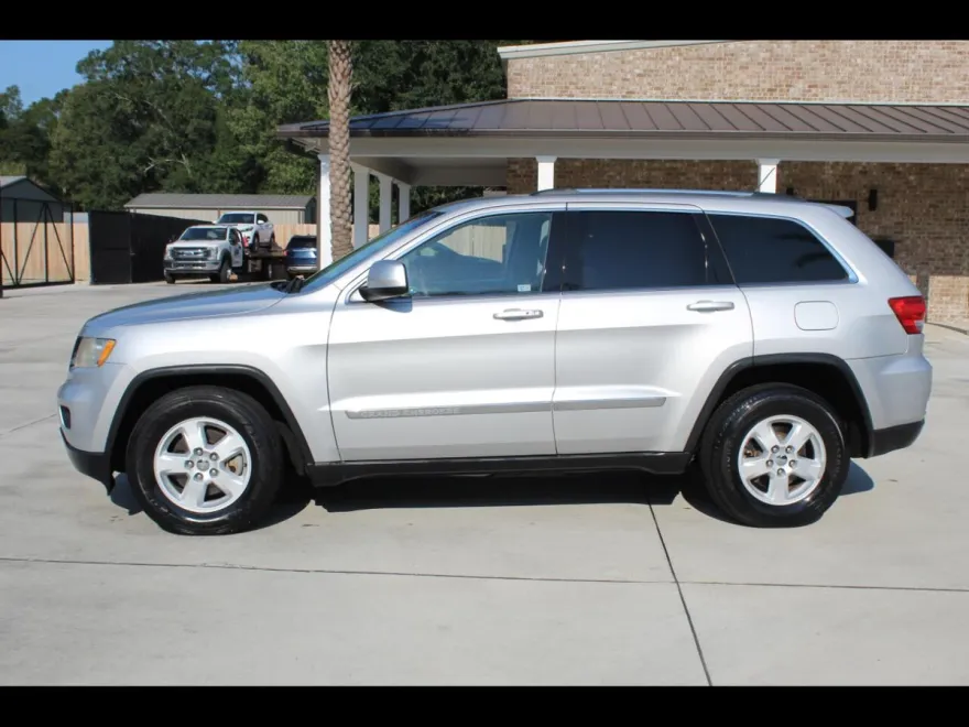 2011 Jeep Grand Cherokee Laredo photo 1