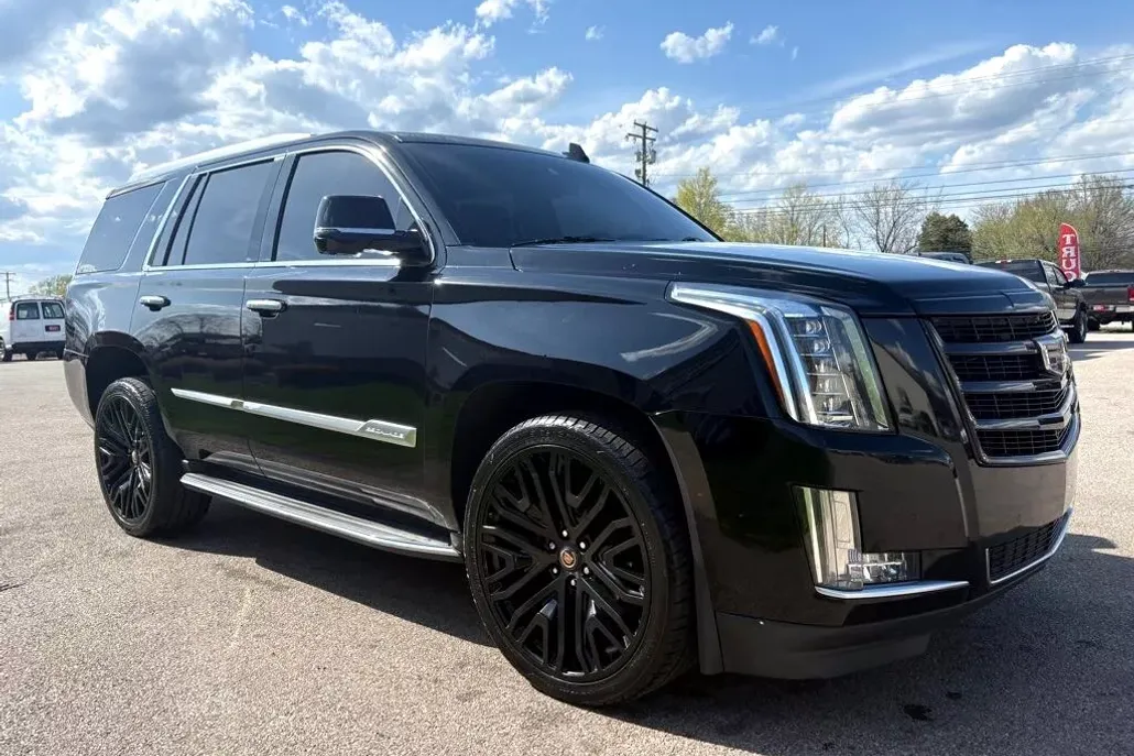2016 Cadillac Escalade Luxury photo 1