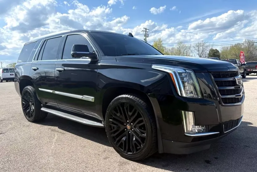 2016 Cadillac Escalade Luxury photo 1