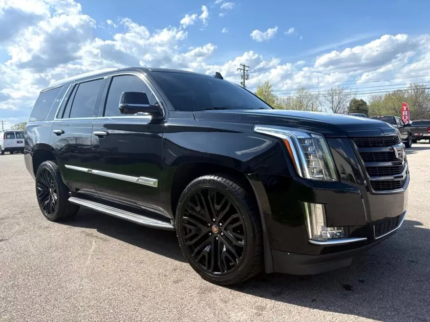 2016 Cadillac Escalade Luxury photo 1